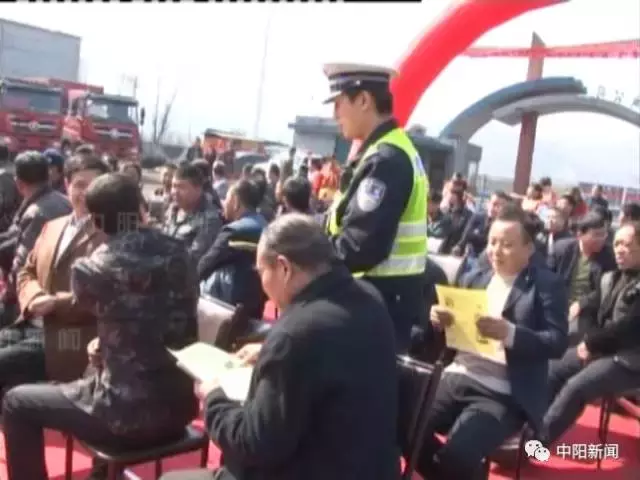 吕梁：中阳县交警大队开展交通安全宣讲
