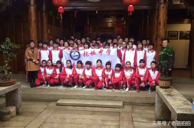 崧山小学、张坂中学两校学生到崧山孙易彬故居开展活动