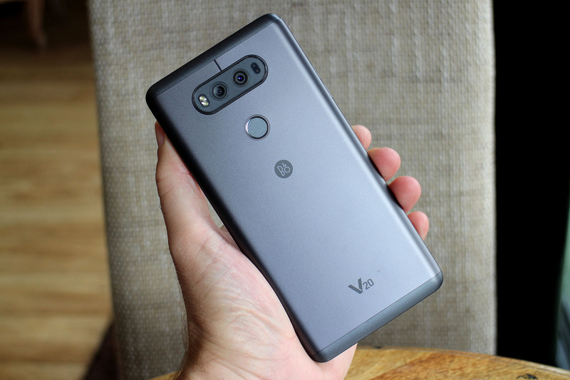 单独副屏配搭拆式充电电池——LG V20测评