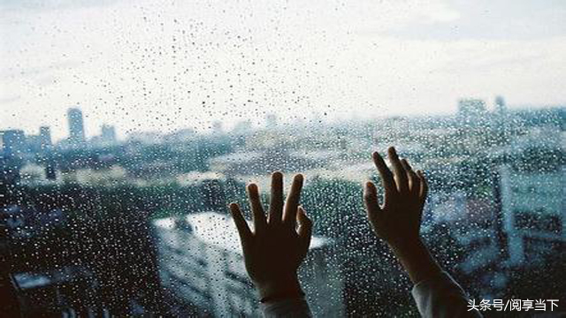 适合下雨天发的朋友圈 分享朋友圈下雨天心情图片