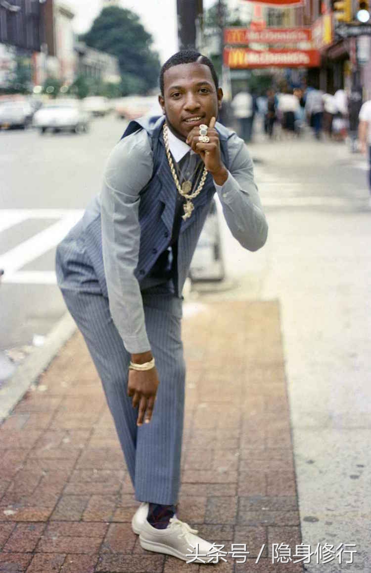 20世纪七八十年代，纽约街头，嘻哈文化的兴起