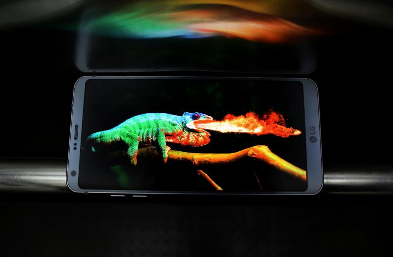 LG旗舰机G6 新奇显示屏尺寸 互动交流格子拍摄作用