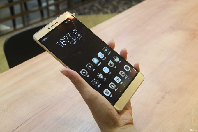 2K 巨無(wú)霸手機(jī)，榮耀 NOTE8 上手體驗(yàn)