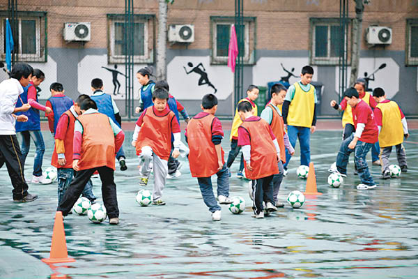 揭秘马德里中国足球学校：训练国际化、教育中国式