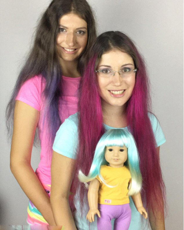 澳两姐妹痴迷“美国女孩”娃娃 共收集64个
