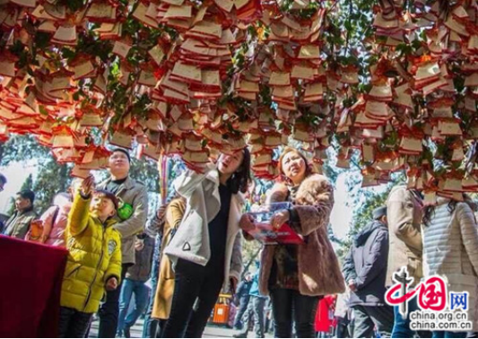 洛阳关林穿越三国主题庙会开放首日游客突破20万人
