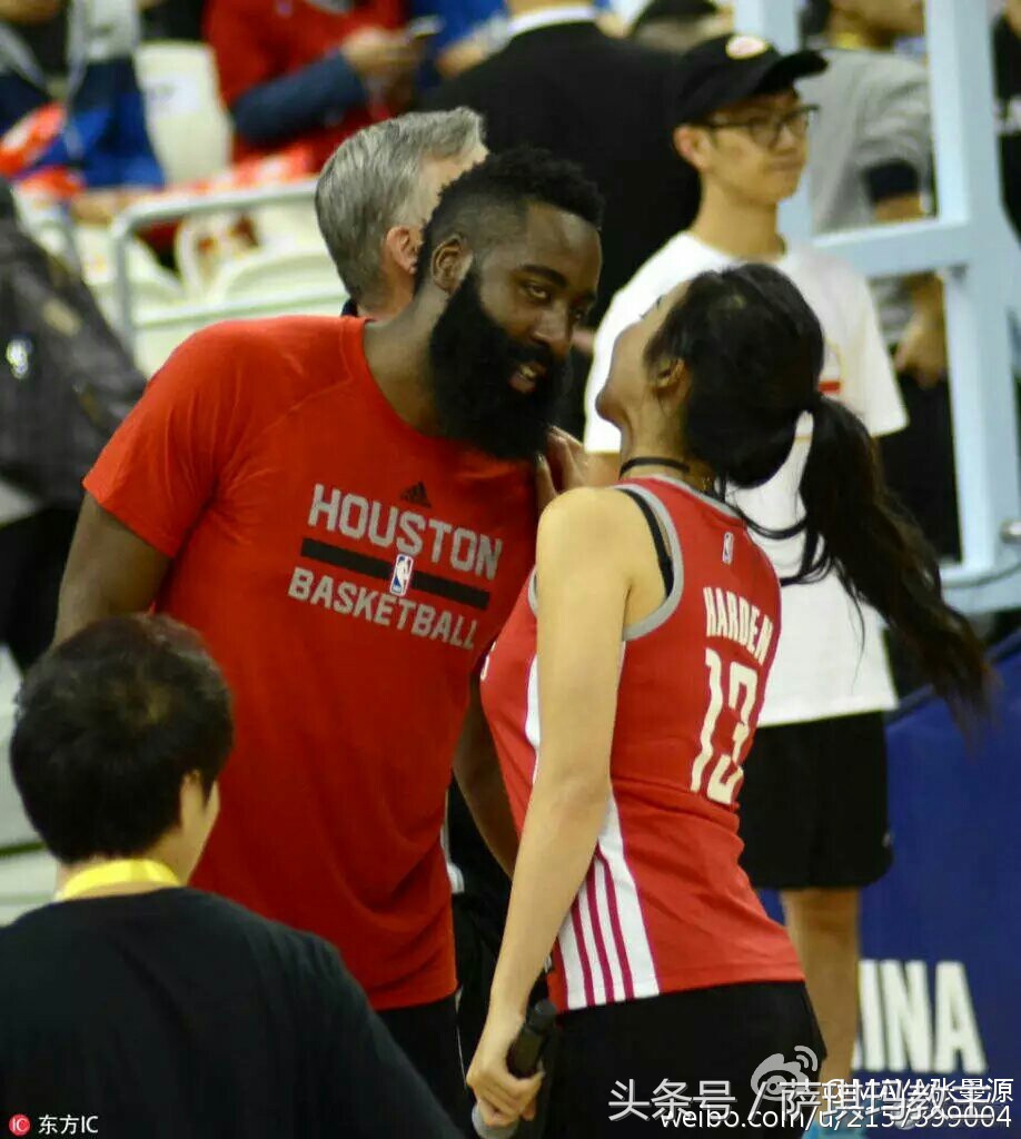 nba最前线都有哪些主持人(NBA最前线张曼源迷倒哈登？被誉为央视最美外景主持人！)