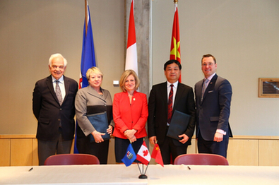 在加拿大大使馆，兔宝宝与加拿大艾伯塔省研究院签署新一轮战略合作协议