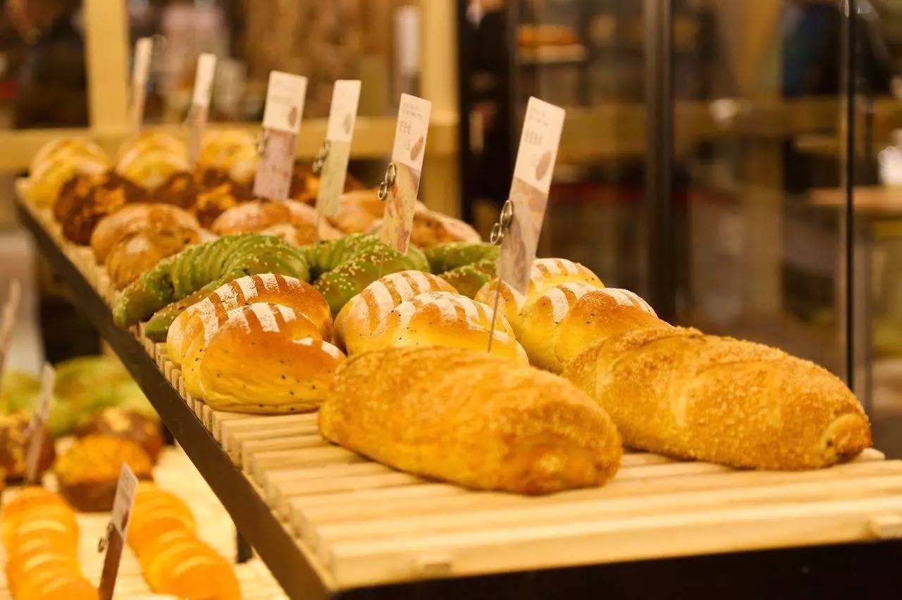 平均每分钟售出8.3个面包，武汉这家新开的面包店，刷屏了武汉人的朋友圈！