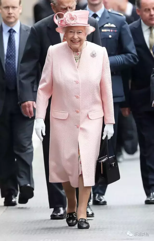 女王诚招：无脚臭的35码小脚，英皇室脑洞清奇的职位盘点！