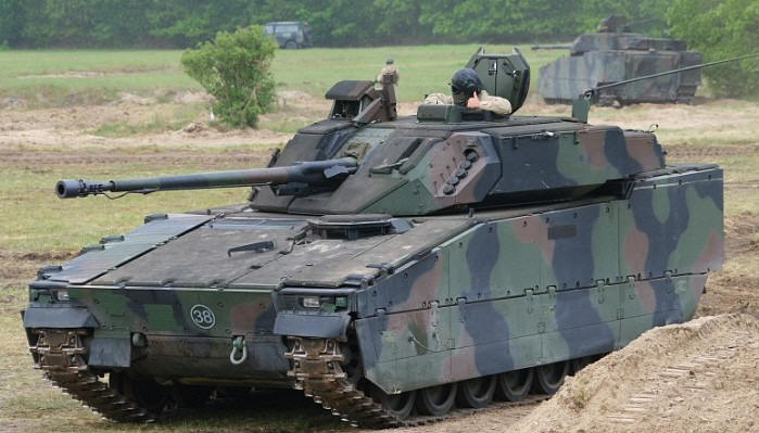 CV90战车新三代改型，配大口径机炮与猎歼能力先进火控系统