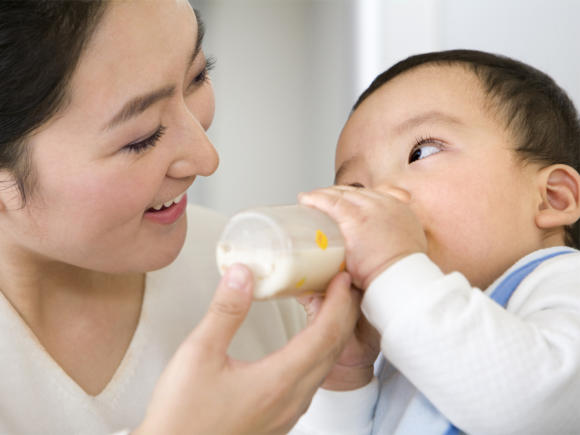 宝宝一岁以后，母乳喂养还重要吗？