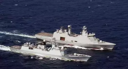 与中国海军同行：全球首创“四合一”战舰