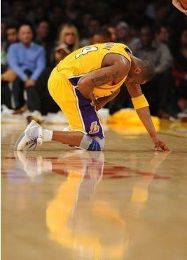 关于骑士单膝下跪的说说配图「简短」 _qq说说网