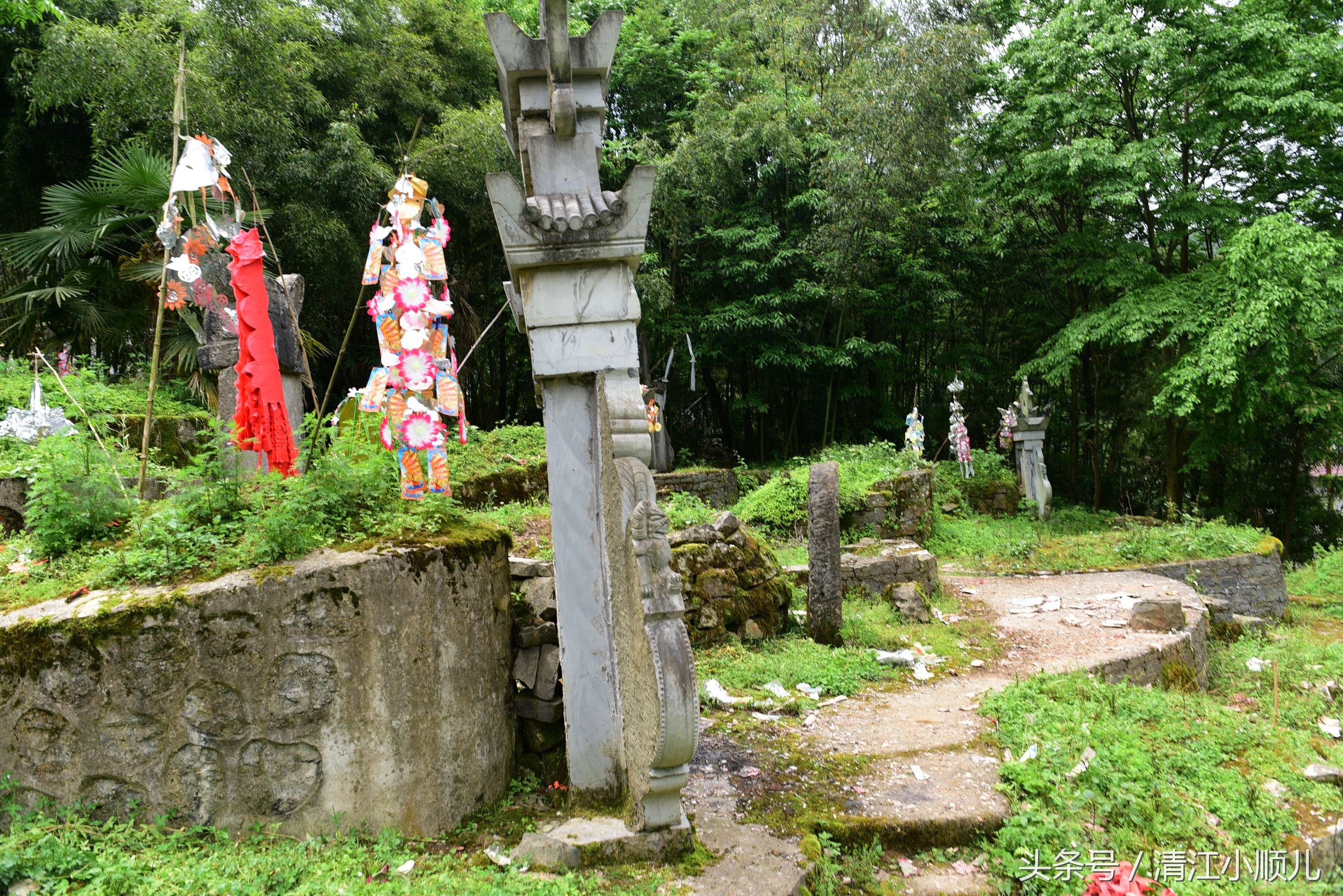   神奇！农村山区祖坟墓葬风水好，后代大多当官