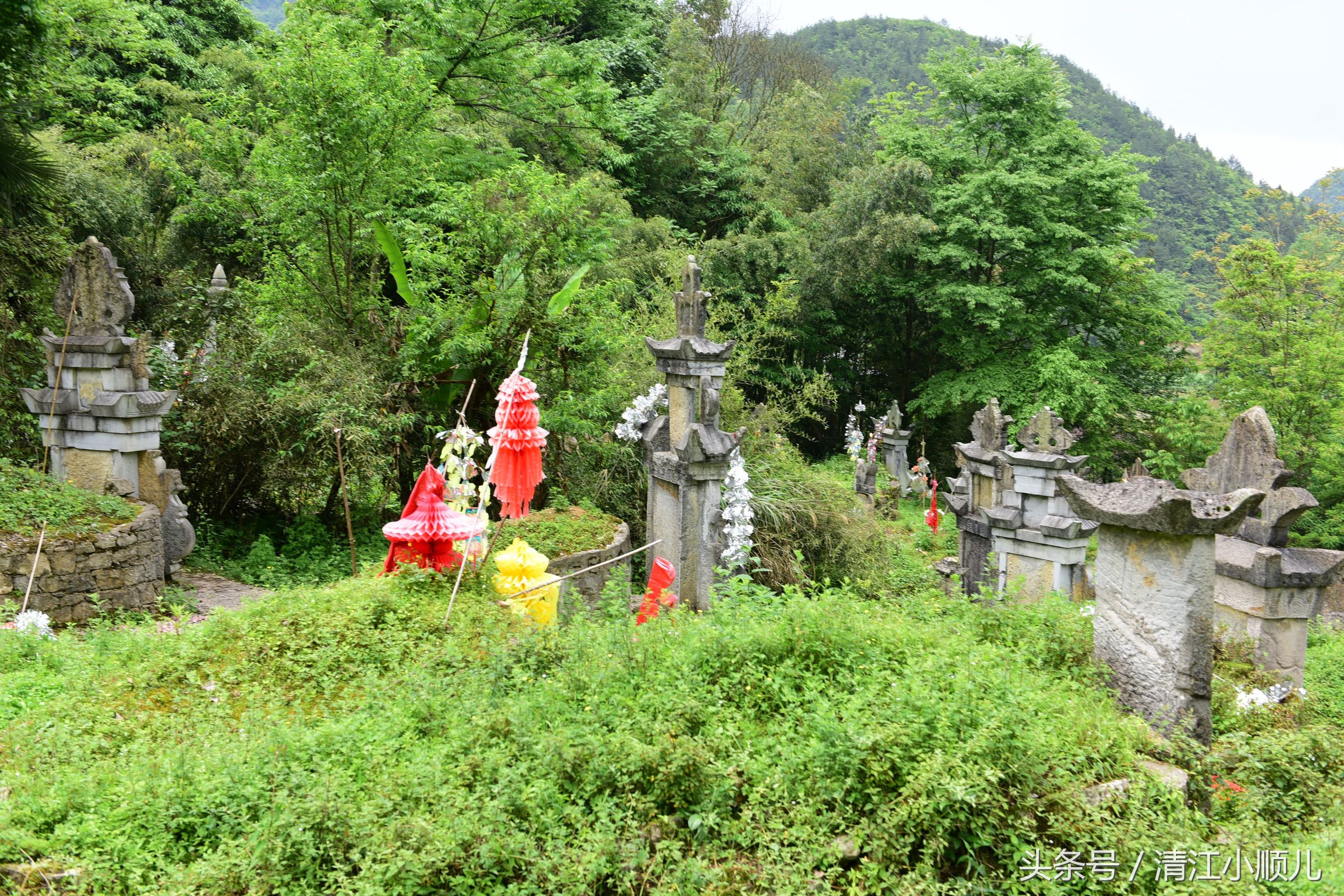   神奇！农村山区祖坟墓葬风水好，后代大多当官