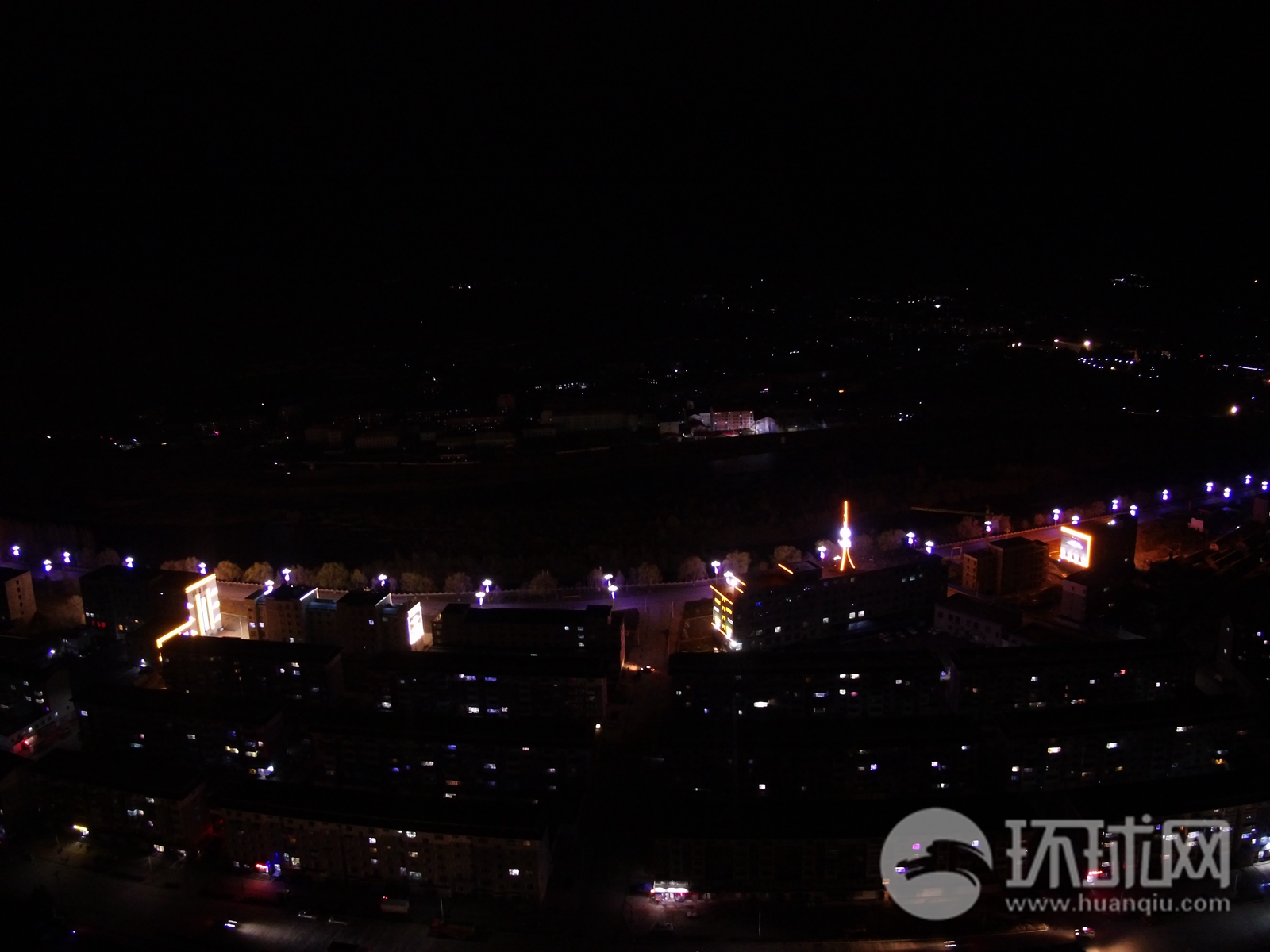 在百米空中俯瞰鸭绿江 朝鲜的白天黑夜竟是这般模样