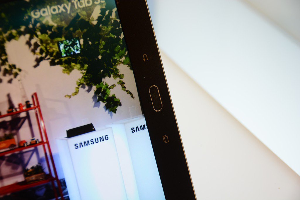 文字直送科技新闻：三星Galaxy Tab S3发布：10 bits HDR、AKG音箱、价钱发布