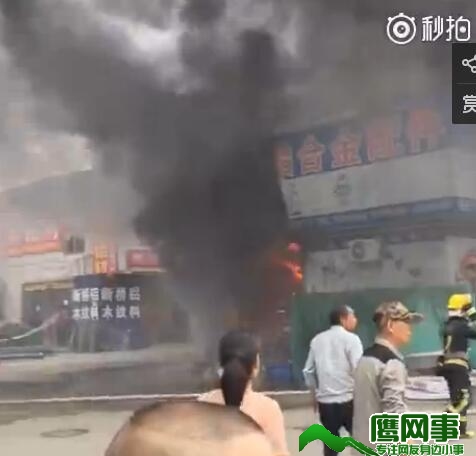 南昌市广州路的华东建材大市场两间商铺突发起火火灾