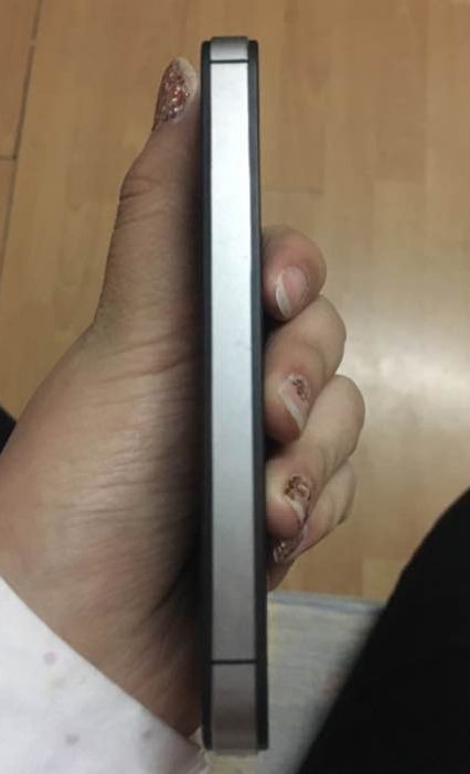 留念史蒂夫乔布斯买二手iPhone4s，拿到发觉沒有插槽该怎么办？
