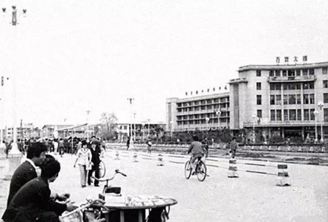 时光穿梭，赣州1980、1990年代老照片，你能认出多少？