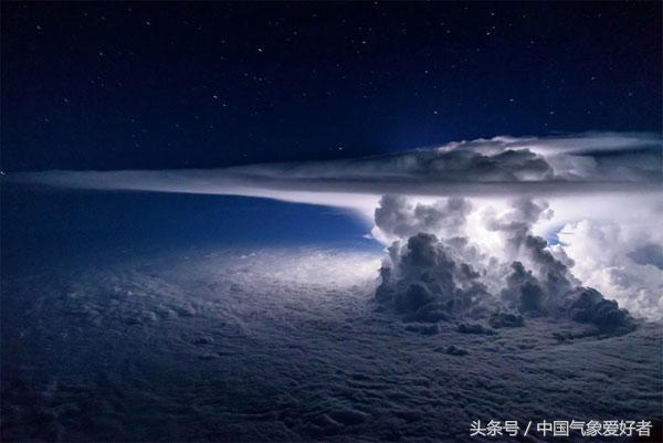 Air man shakes below record of 10 thousand meters of headroom setting! You never may have seen! 