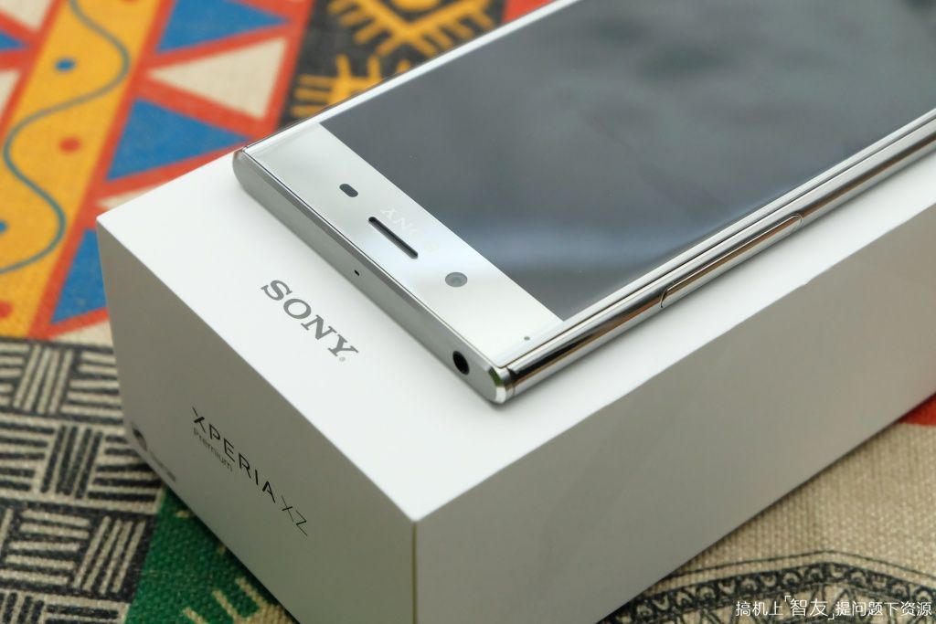 科幻片感十足的镜面玻璃外壳：sonyXperia XZ Premium