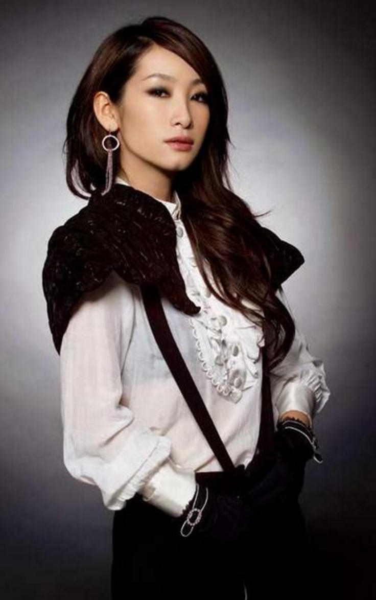 第七位,李馨雨,中央戏剧学院表演系96本科班的班长,接拍过多部电视剧.