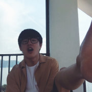 刘昊然，这孩子长本事了!敢喝酒了？
