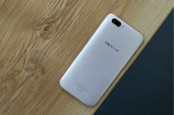 OPPO R11深度评测：比iPhone更轻手感更好 拍照体验跟进一步