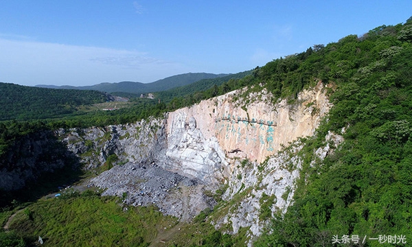 Our country's biggest hill body head is statuary horizontal sky is born, a nostril can hold more than 10 people