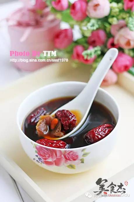 烘焙DIY：红枣桂圆枸杞红糖水