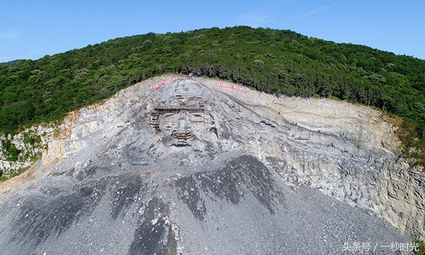 Our country's biggest hill body head is statuary horizontal sky is born, a nostril can hold more than 10 people