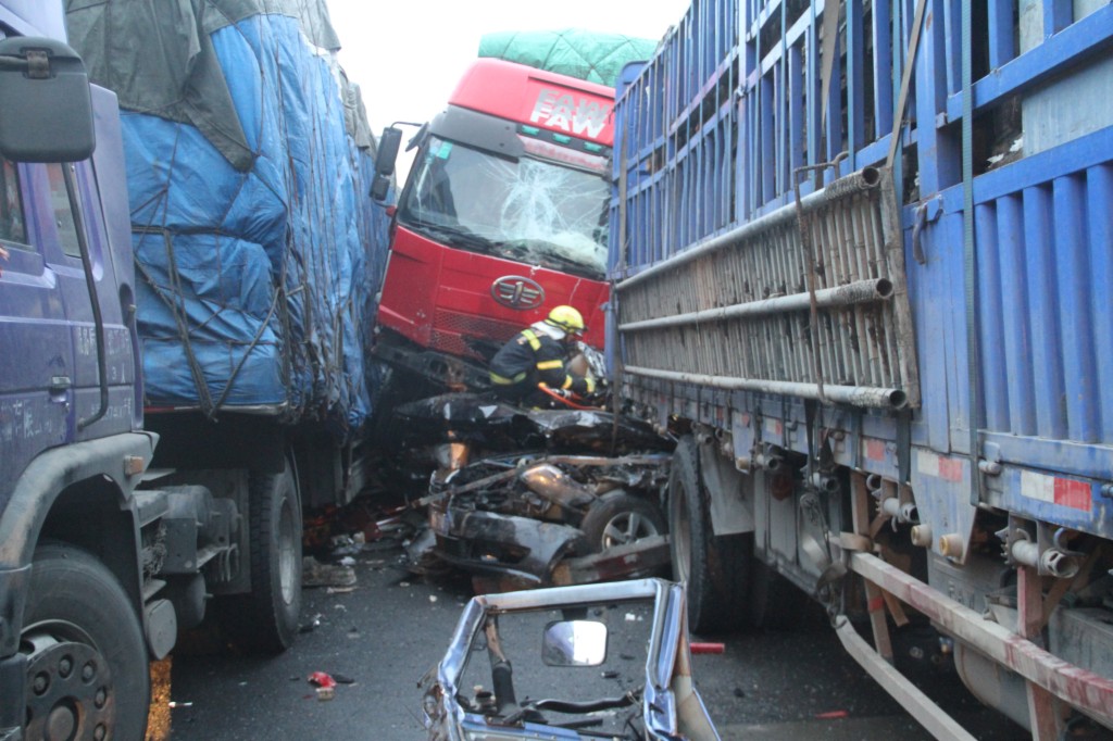 「劍閣車禍」四川成綿廣高速公路車禍7死6傷_火爆資訊網