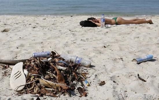 塑料污染现状触目惊心，专家：大海里的塑料比鱼多！