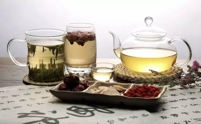 夏季怎么去湿气？这两款&ldquo;神效&rdquo;祛湿茶，喝下湿气不敢缠着你