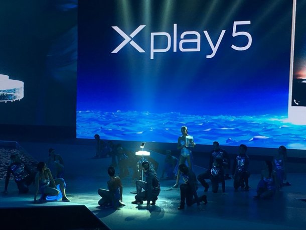 3698元起：双曲屏“5”与伦比 vivo Xplay5正式发布
