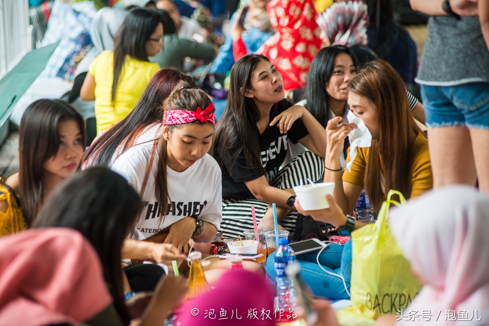 山鸡足球场跟肥尸为什么要跑(香港｜鱼龙混杂的旺角，关于香港黑帮社团的恩怨情仇都发生在这里)