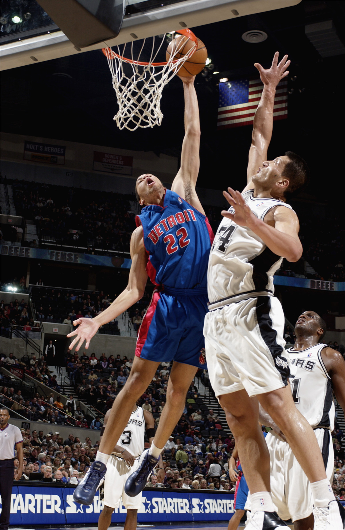 nba名人堂有哪些亚裔(NBA十二大亚裔球员：姚明成就最高，却敌不过两人手握NBA总冠军戒指)