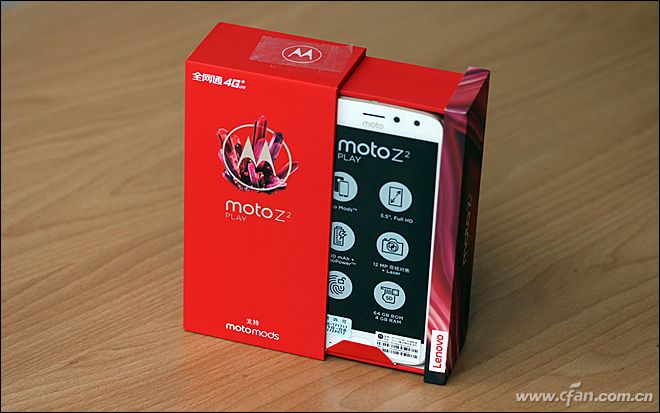 “啪嗒”一声就变身！Moto Z2 Play评测体验