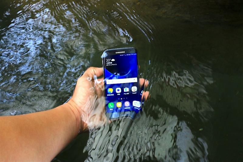超乎7待的双面曲三星Galaxy S7 edge不完全评测