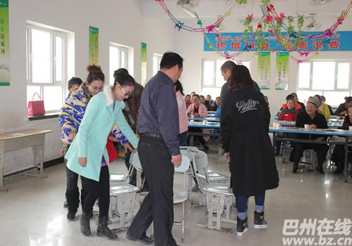 若羌县第二小学进行庆三八妇女节文体活动