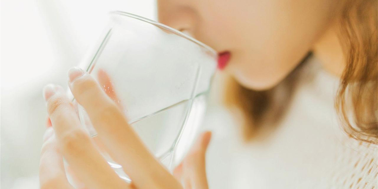 感情输给了现实的句子 被现实打败的经典句子，句句直戳心窝图片