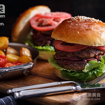 The pine shows the way of beef hamburger