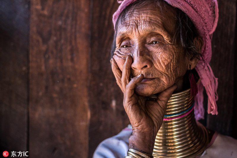 缅甸长颈族女子为吸引异性忍受残酷之美