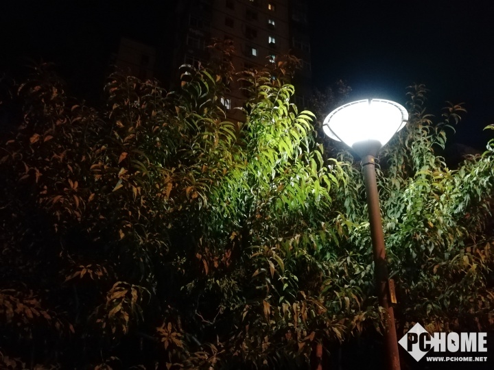 前后雙攝配流行全面屏 華為麥芒6搶先評測