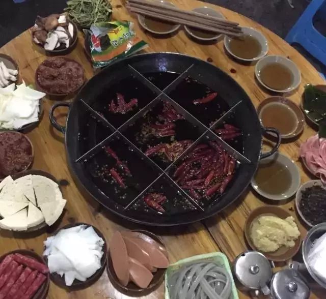 我们整理了50家在重庆必吃的店铺，国庆假期每顿都可以不重样！