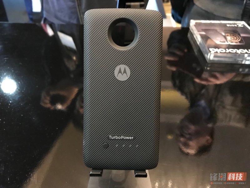 Moto Z 2018入门感受：紳士风采，奢侈万余元模块化设计