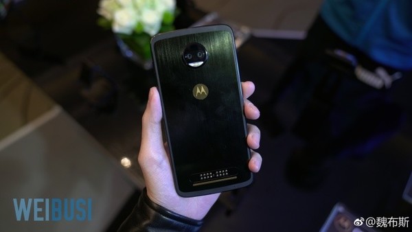 moto z 2018真机里手 为什么市场价近万余元？