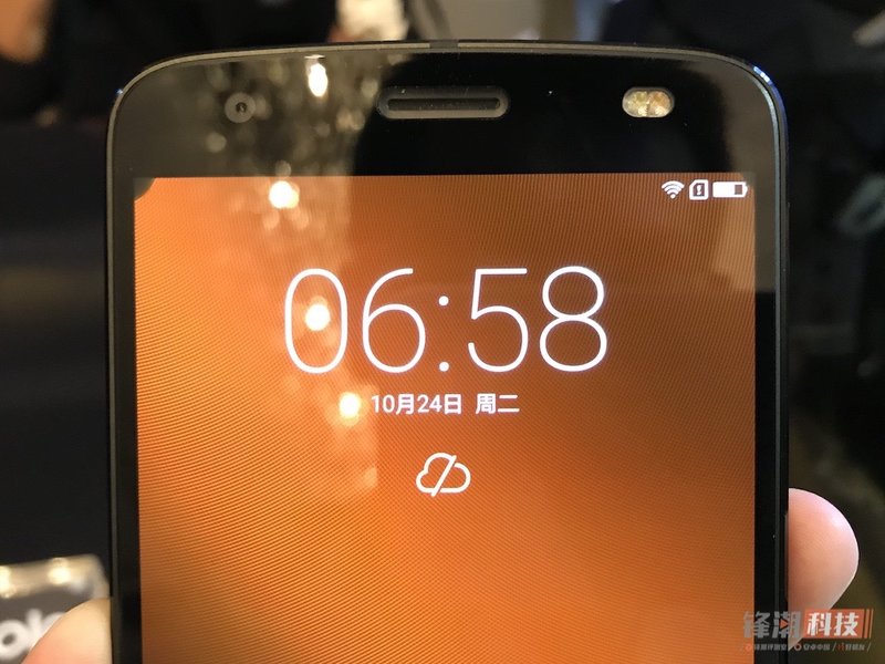 Moto Z 2018入门感受：紳士风采，奢侈万余元模块化设计